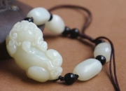 翡翠手镯要戴哪只手?