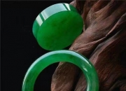 翡翠镯心料雕刻什么好,制作手镯留下的手镯芯都做什么用了？