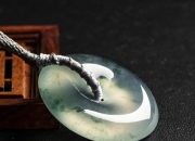 乌鸡翡翠适合什么人,乌鸡种翡翠是什么？什么是翡翠的质地？