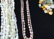 粉色的玉手镯是什么玉 ,和田玉有粉色的吗，好看吗？