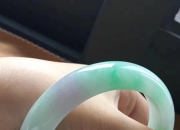 玉手镯图片女款大全,40岁的女人，戴什么颜色的玉镯子好看？