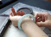 最好的玉手镯三种色,30岁的女人戴什么颜色的玉手镯好看？