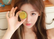 女人戴和田玉好还是翡翠玉好,翡翠与和田玉相比，哪个更有收藏价值？