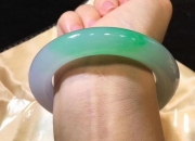 晒晒我带了5年的翡翠手镯,翡翠手镯会越戴越通透吗？为什么？