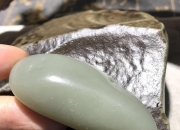 俄罗斯碧玉好还是和田碧玉好,青玉和碧玉的差距有多大？