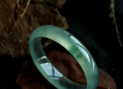 戴玉镯有什么好,女性戴玉镯的好处有哪些？