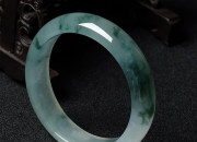 玉手镯戴左手还是右手,玉镯带左手好还是右手好呢？