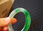 玉镯碎了四段预示什么,怕玉镯有毒特意打碎有什么说法？