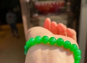 20万以上的玉镯图片,哪位大神帮我看一下，这样的手镯值多少钱？