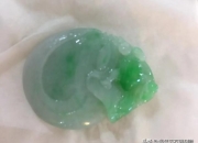 古董手镯图片,这支和田玉满工龙纹手镯是清代的吗？