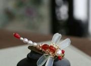 年轻人戴翡翠老气吗,年轻人适合什么颜色的翡翠手镯？