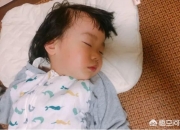 枕头下三不放,手机放在枕头下充电，对身体有没有伤害？