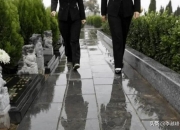 祖坟上动手脚怎么化解,墓地晚上为什么需要人守墓？