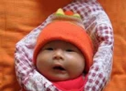 枕头下放剪刀是吉是凶,你遇到过哪些育儿风俗呢？