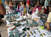 买了翡翠怎么卖,现在如果开实体店卖翡翠有出路吗？