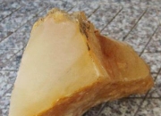 透明的石头是不是玉石,有块石头透亮是不是玉石？