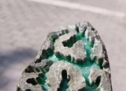 刀疤结翡翠场口特征,南齐小场区的场口及翡翠原石特征是什么？