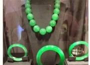 个人翡翠怎么卖出去,现在如果开实体店卖翡翠有出路吗？