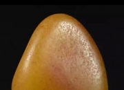 假玉石怎么做出来的,和田玉籽料的假毛孔是如何做出来的？