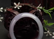 玉镯款式分类,为何雕花玉镯更受女性的青睐？