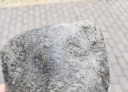 姐堆场口翡翠原石特征,怎样才能判断一块翡翠原石可不可以切呢？