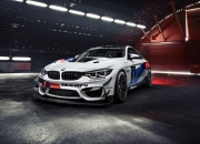 玉有点发黄是怎么回事,说好的人养玉，为什么翡翠会越戴越黄？