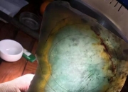 翡翠手镯常见裂痕图片,翡翠玉镯里面有裂纹是怎么回事？