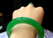 翡翠果冻底是哪个级别,老的翡翠内部结构应如何区分？