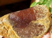 翡翠是怎么形成的,什么是翡翠的变种？翡翠又该如何保养？