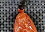 白色不透明是什么玉,南红不透光是假的吗？为什么？