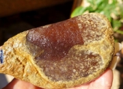 怎么看翡翠是不是注色,如何分辨翡翠中的天然红翡和烧红？