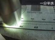 翡翠原石打灯荧光图解,翡翠原石为何要打灯看？打灯是看什么呢？