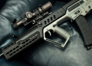 女性玉手镯千万不要戴在左手,玉镯如何保养？长期戴会变通透么？