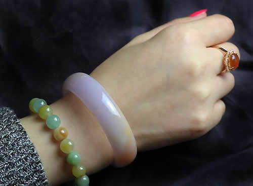 洗澡时能带翡翠吗？能带着洗澡吗