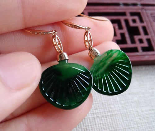 翡翠贝壳吊坠的寓意