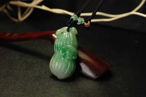 翡翠花生的寓意是什么