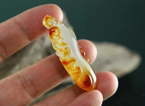 冰彩玉髓一般值多少钱？冰彩玉髓值钱吗