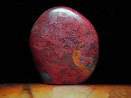 鸡血石多少钱一克？鸡血石价格多少