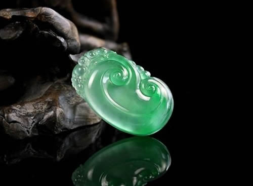 翡翠和玉有什么区别？翡翠跟玉有什么不同