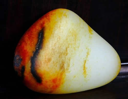 怎样辨别和田玉籽料真假