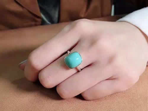 女人戴绿松石的好处