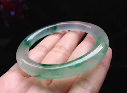 保养翡翠用什么方法