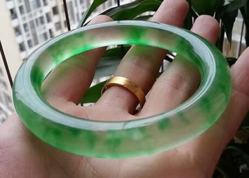 鉴别翡翠手镯的真假 翡翠手镯鉴别方法 鉴别翡翠手镯的真假 翡翠手镯鉴别方法