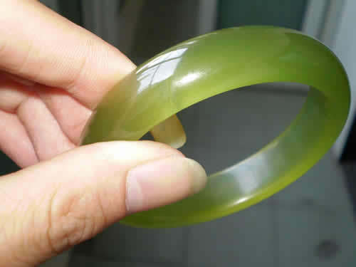 岫玉手镯鉴别和价格