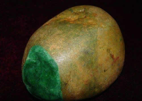 现在一块翡翠原石多少钱一克