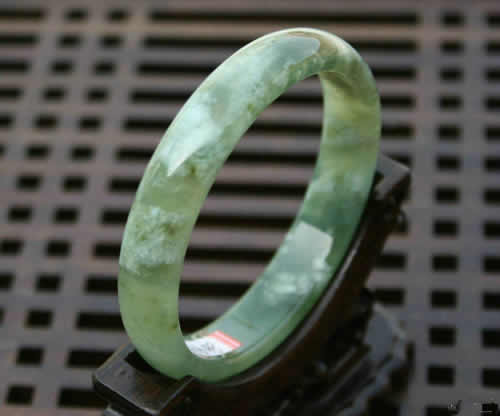 蓝田玉是什么颜色的