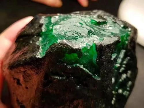 七种翡翠原石的鉴别方法