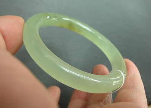 岫岩玉的颜色有哪些 岫岩玉那种颜色的好