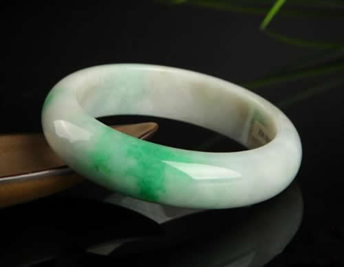 翡翠手镯怎么挑 翡翠手镯选购