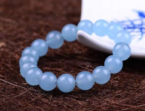 蓝玉髓手链戴哪只手最好？